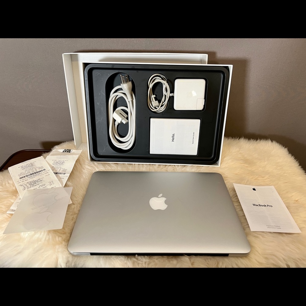MacBook Pro 13.3” 2014 in Silver w/ Box, AC power